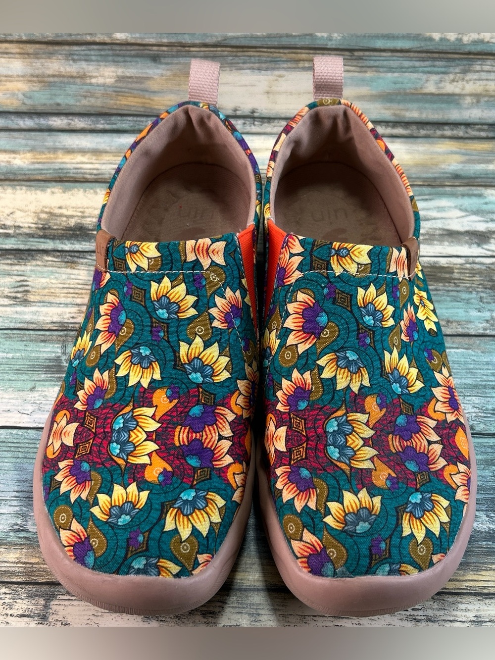 UIN Flower Slip On Shoes Size 8.5 Colorful Casual Comfort Floral Cotton Loafer